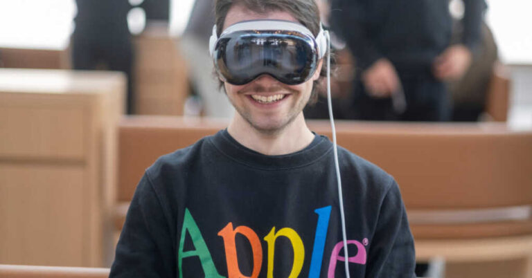 Apple Sets Itself Up for Failure With VR Headsets Apple Sets Itself Up for Failure With VR Headsets